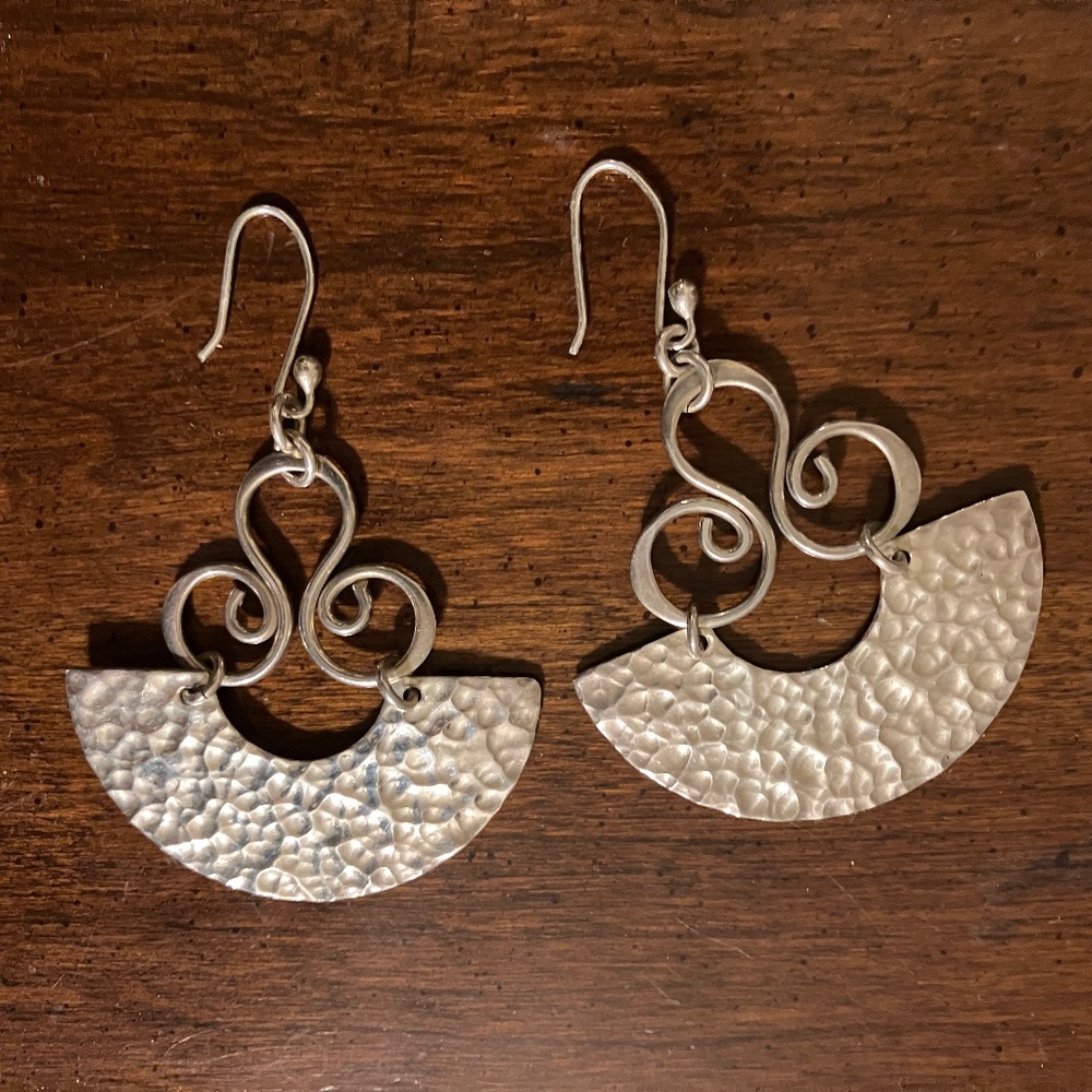 VINTAGE AMPARO STERLING SILVER 925, TAXCO MEXICO, FRENCH BOLD, HAMMERED DANGLE